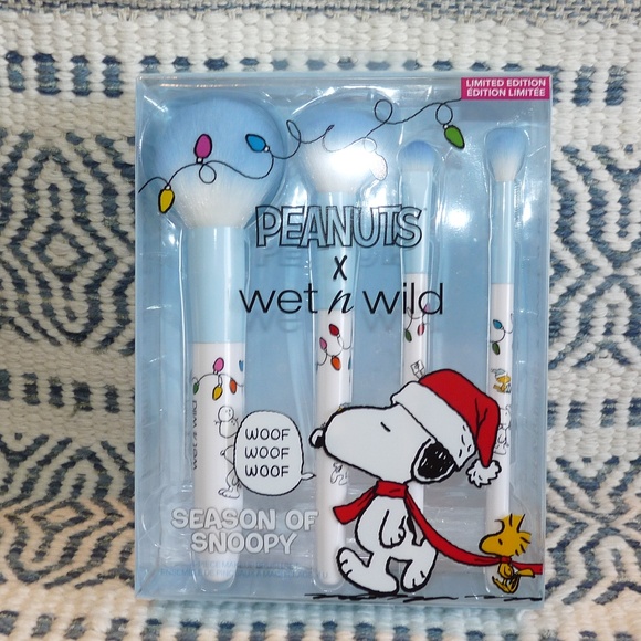 🎀 $22 - wet n wild x Peanuts Snoopy Makeup Brush Set 4 pc Brand New in Box - Picture 8 of 11